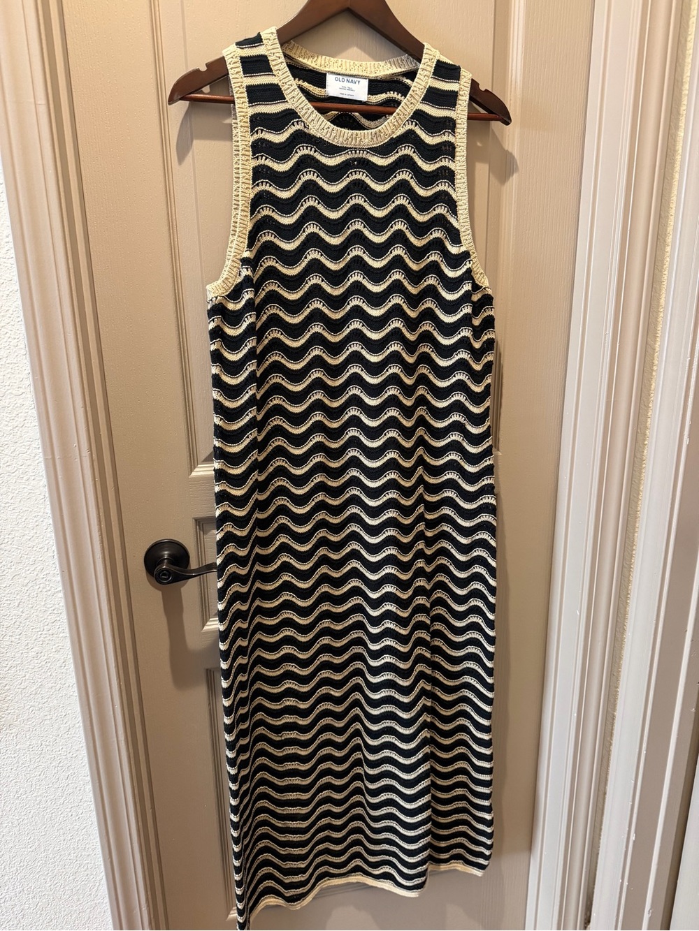 Old Navy Black and Cream Wavy Knit Sleeveless Midi Dress